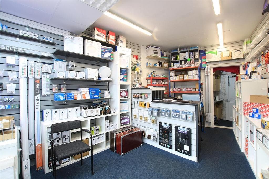 Spring Grove Road, Hounslow TW3 - Image 2
