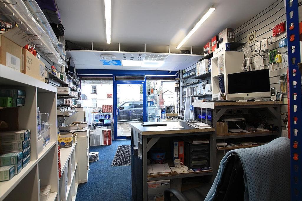 Spring Grove Road, Hounslow TW3 - Image 4