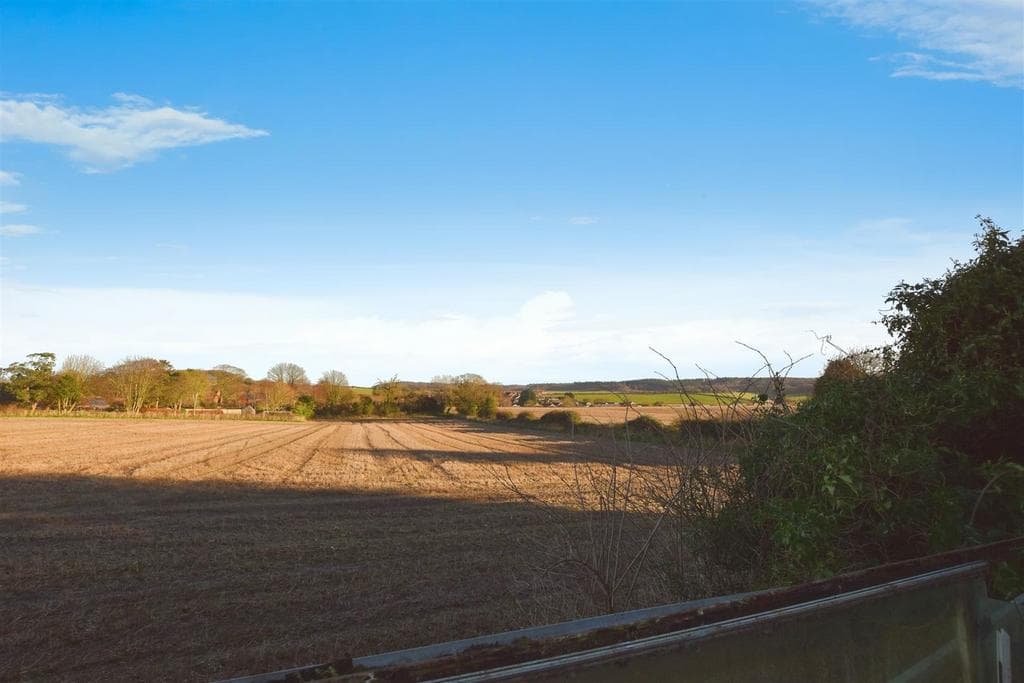 Weybourne, Holt - Image 2