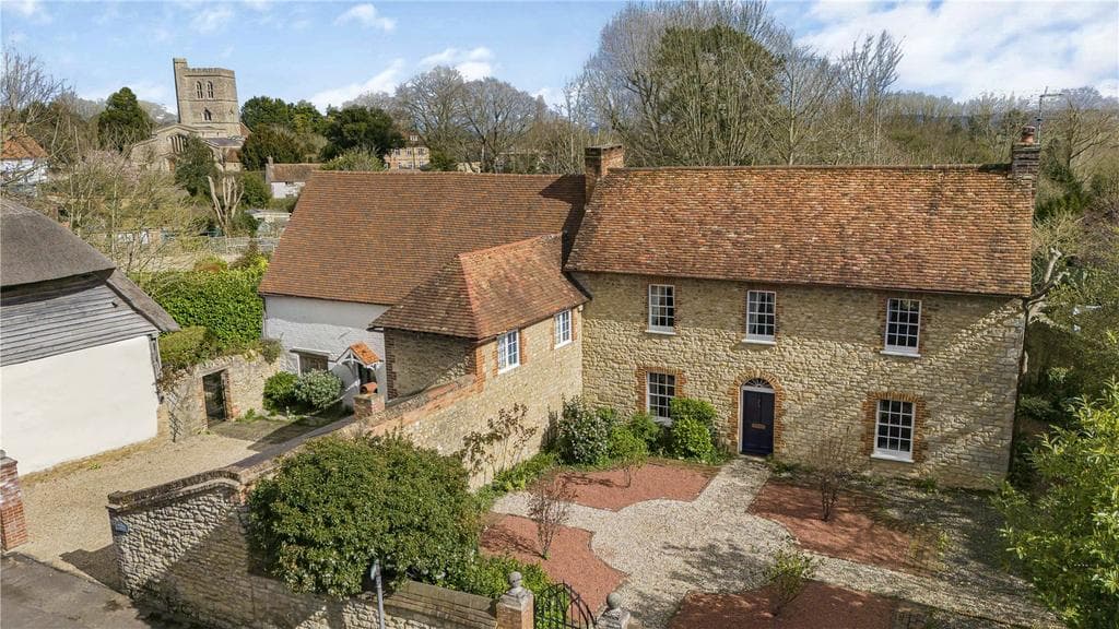 Long Crendon, Buckinghamshire - Image 1