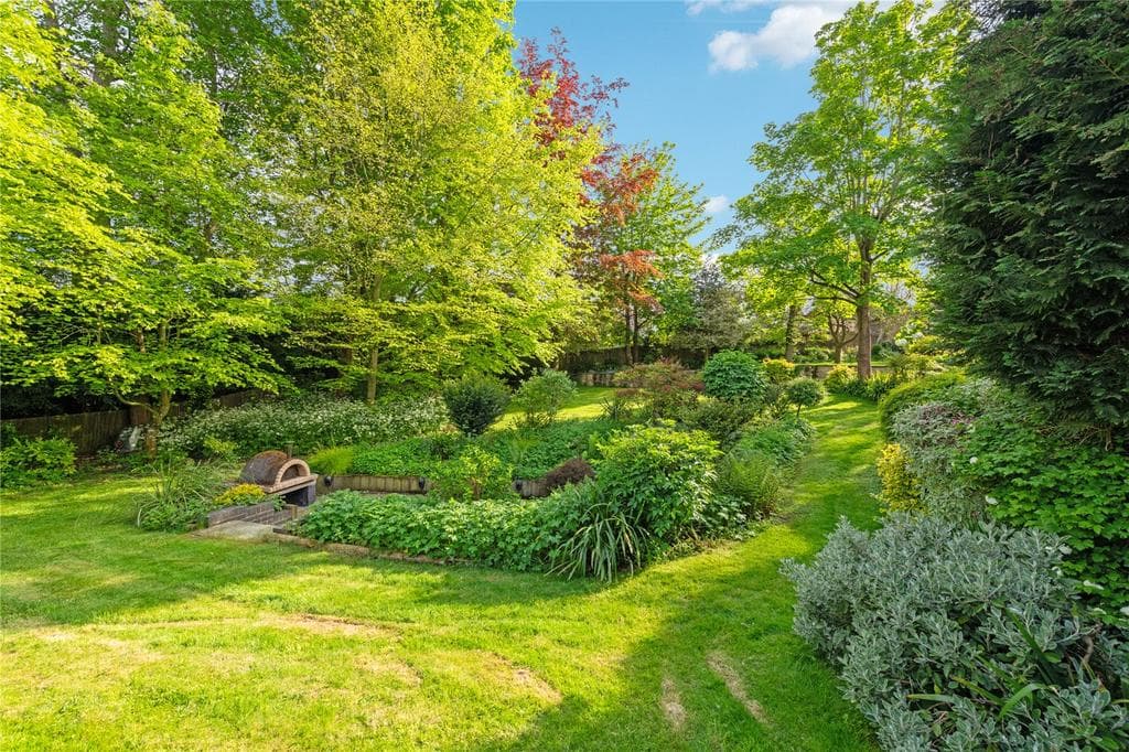 Long Crendon, Buckinghamshire - Image 2