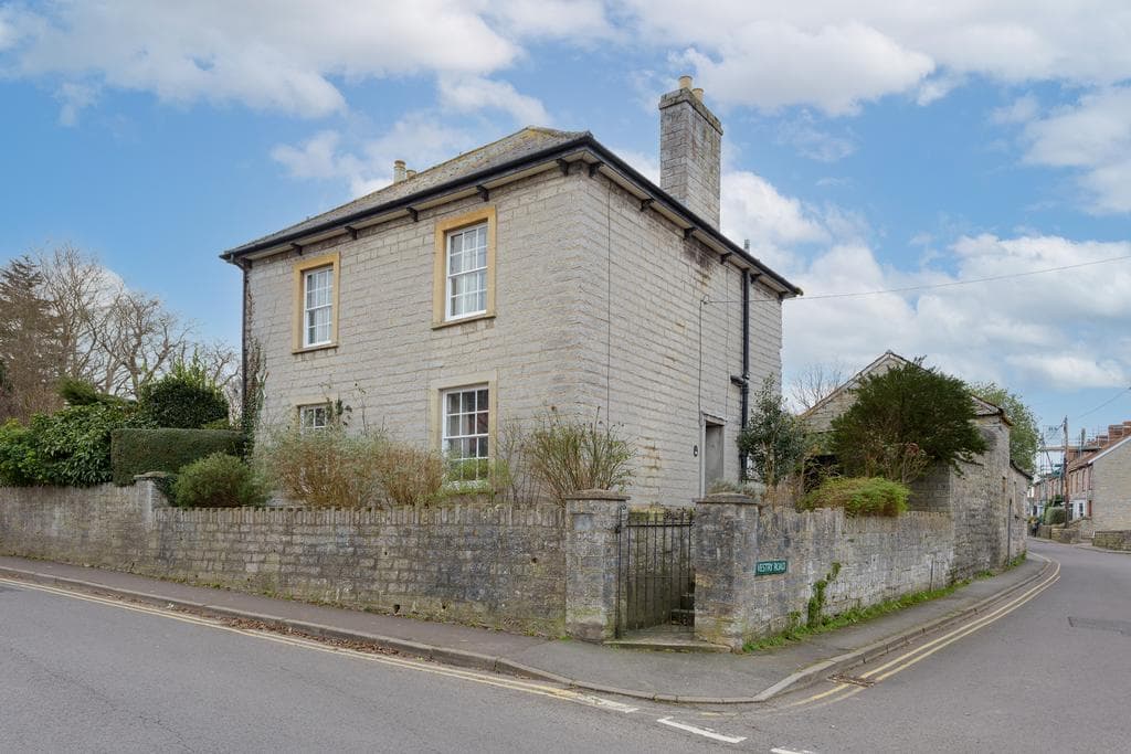 Leigh Road, Street - Image 1