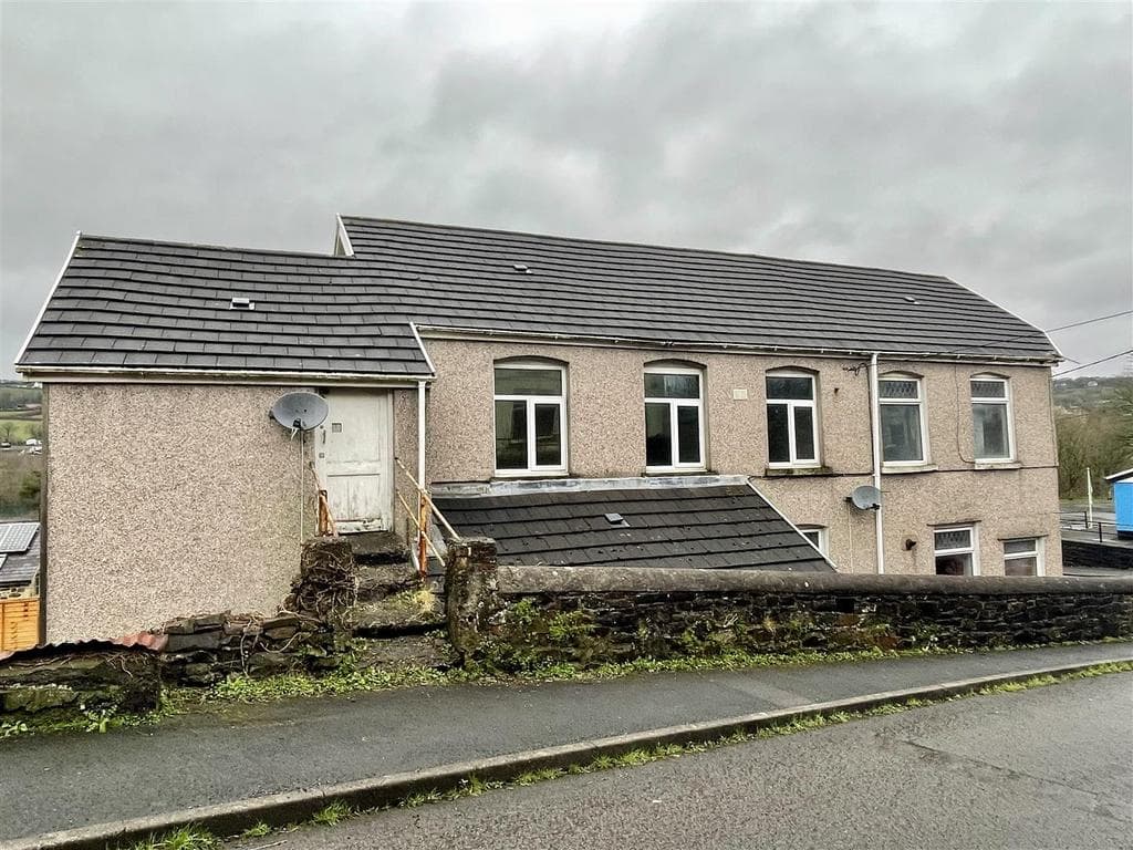 7 & 7A Heol Y Parc, Pontyberem, Llanelli - Image 5