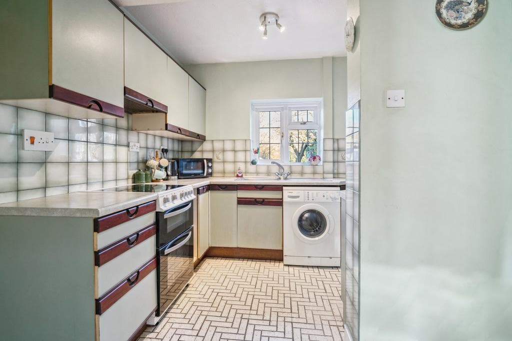 Lower Road, Gerrards Cross SL9 - Image 5