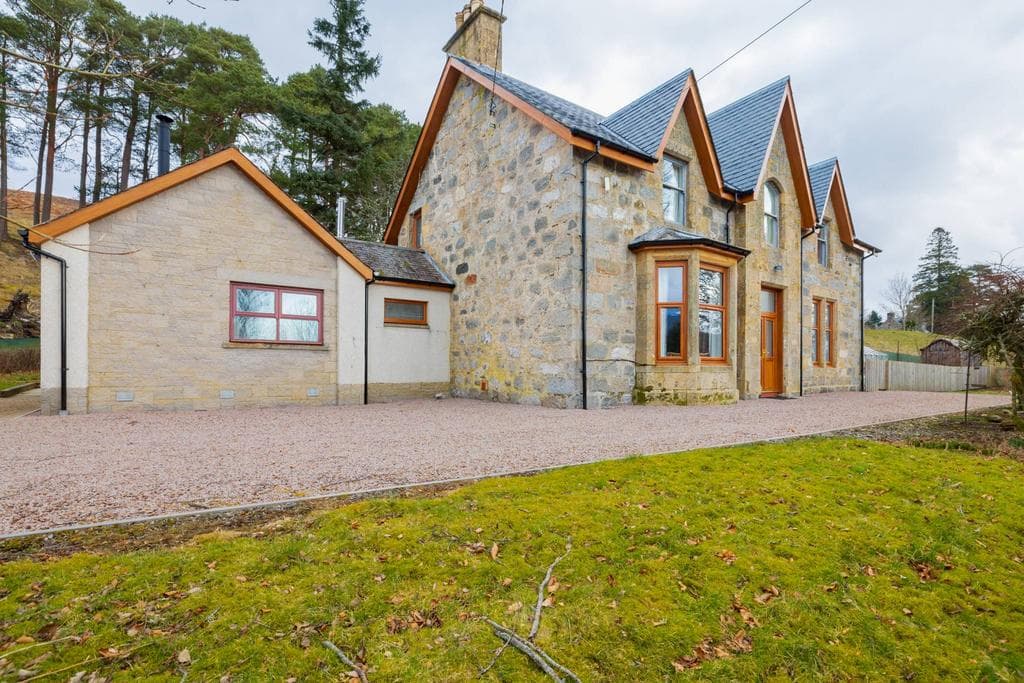 Creag A'bhile Balgowan, Newtonmore, PH20 1BS - Image 1