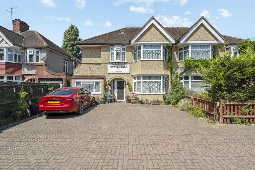 London Road (R), Epsom KT17 - Image 2