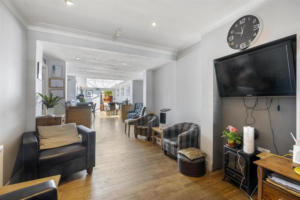 London Road (R), Epsom KT17 - Image 3