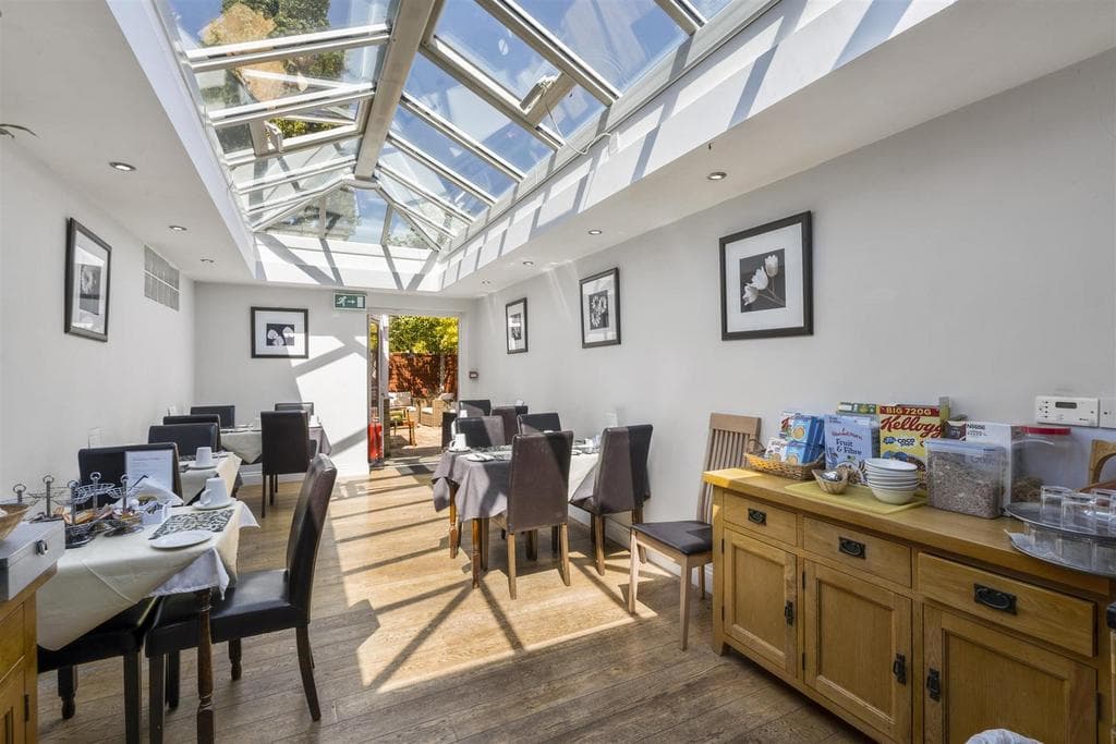 London Road (R), Epsom KT17 - Image 4