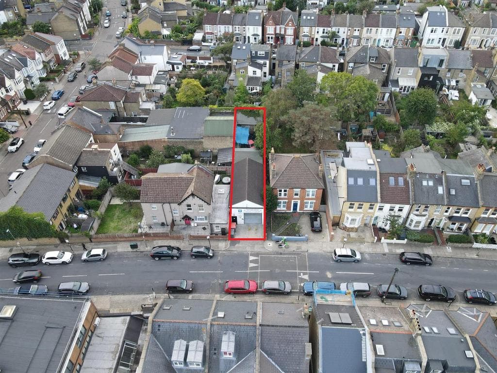 Brightwell Crescent (R), London SW17 - Image 1