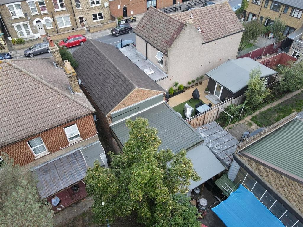 Brightwell Crescent (R), London SW17 - Image 4