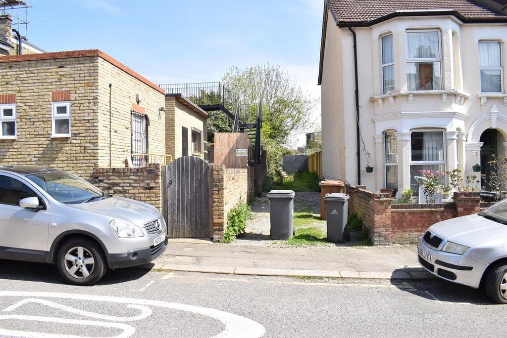 Connaught Road, Chingford, London - Image 3