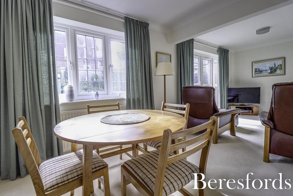 Mount Crescent, Warley, CM14 - Image 2
