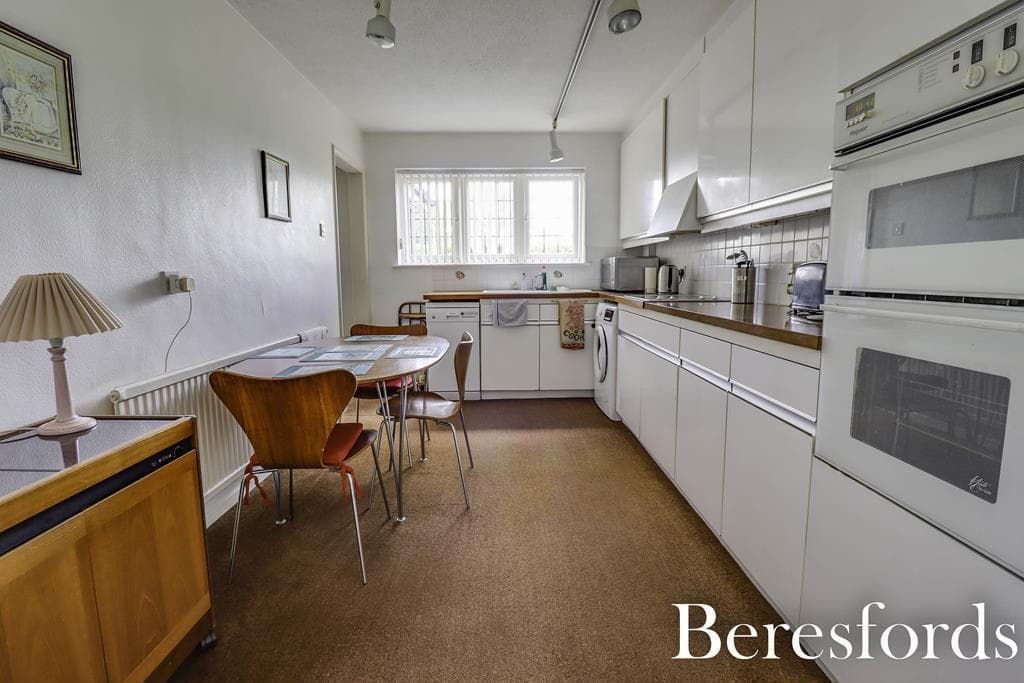 Mount Crescent, Warley, CM14 - Image 4