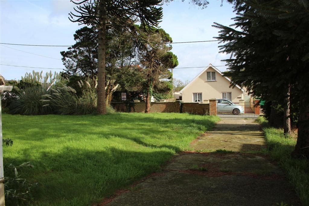 New Road, Goodwick - Image 2