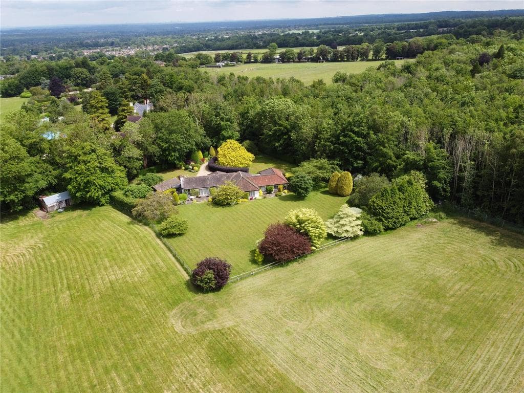 Beech Avenue, Effingham, KT24 - Image 1