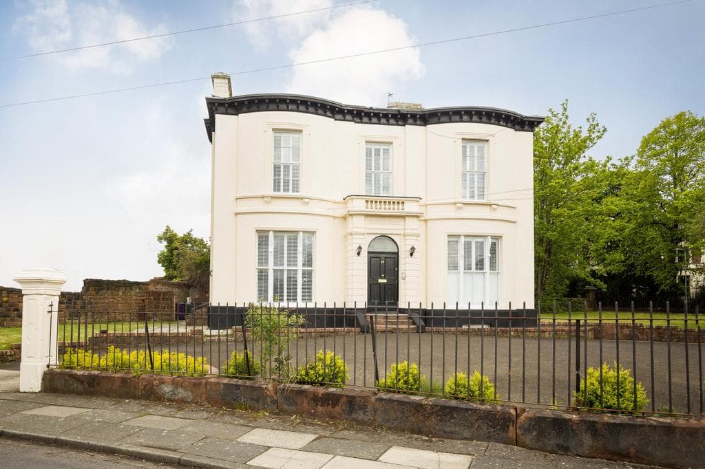 INVESTMENT PROPERTY - 5x1 Bedroom apartments within Georgian Mansion Block - Image 1