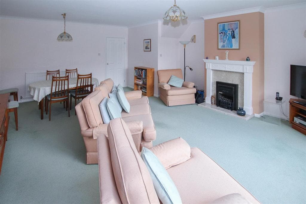 Kiln Field, Hook End, Brentwood - Image 2