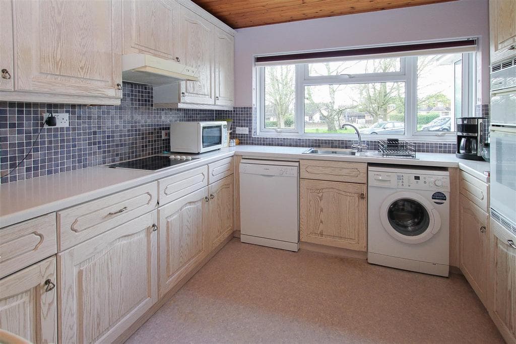 Kiln Field, Hook End, Brentwood - Image 3