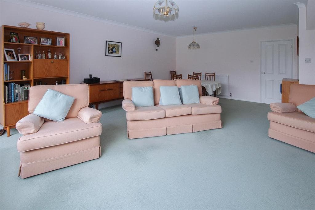 Kiln Field, Hook End, Brentwood - Image 5