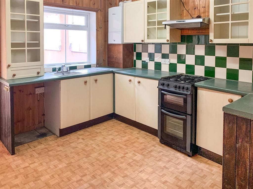 Yarborough Road, East Cowes - Image 2