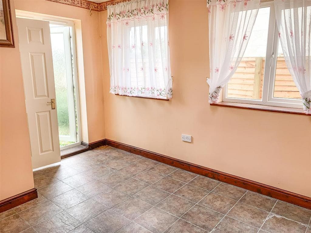 Yarborough Road, East Cowes - Image 5