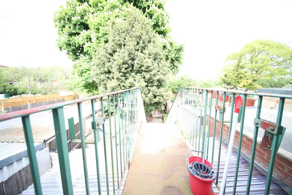 South Street, Enfield - Image 3