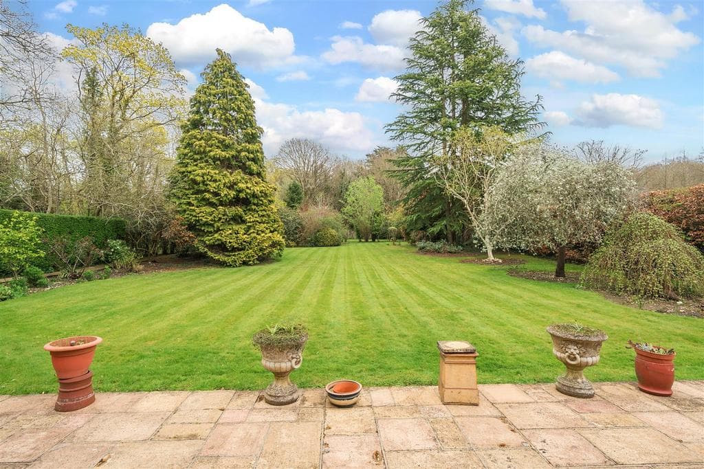Ockham Road North, East Horsley - Image 2