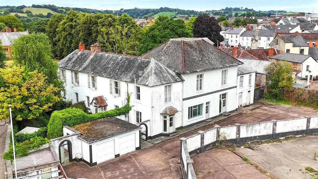 View property at Blundells Road, Tiverton