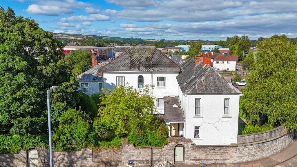 Blundells Road, Tiverton - Image 2