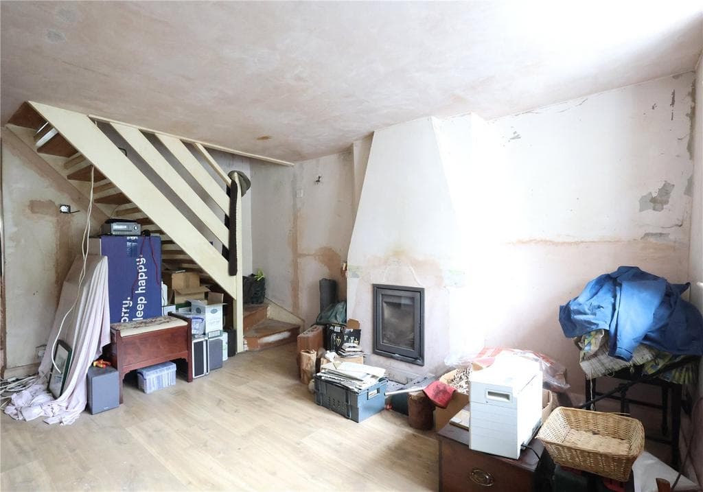 Farnborough Road, Farnham, Surrey, GU9 - Image 2
