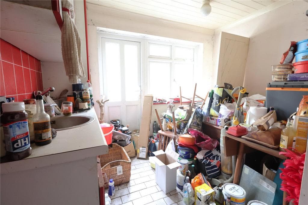 Farnborough Road, Farnham, Surrey, GU9 - Image 3