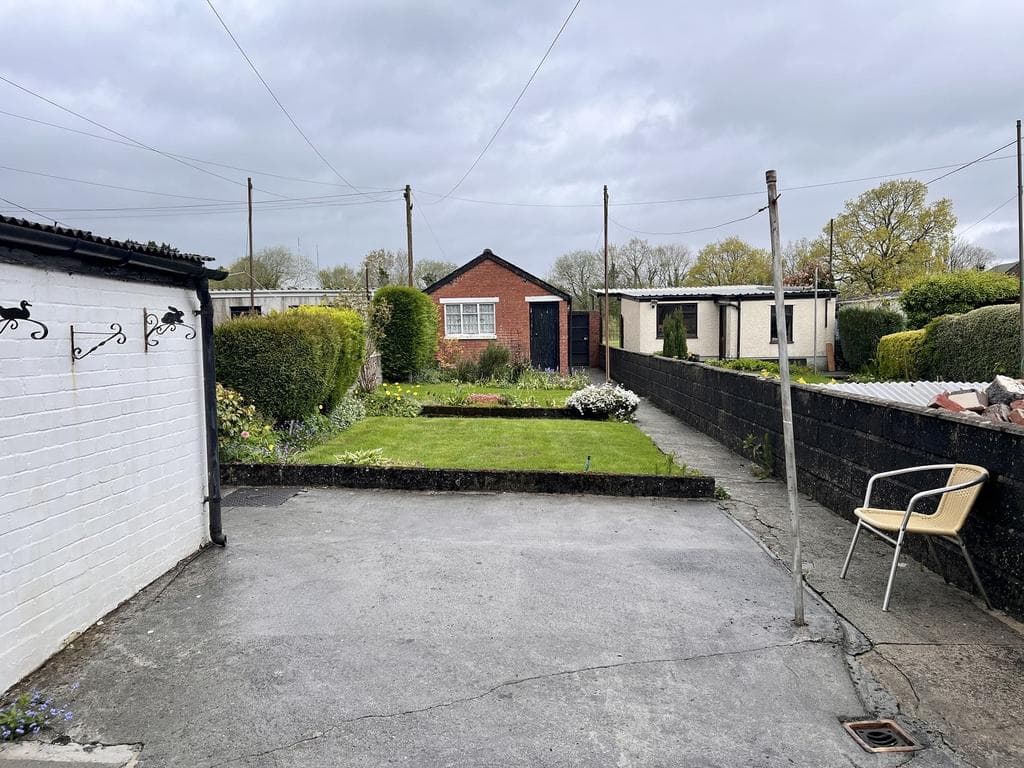 New Road, Llandovery, Carmarthenshire. - Image 5