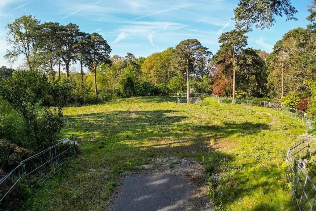 Golf Club Road, St George's Hill, Weybridge, Surrey, KT13 - Image 1