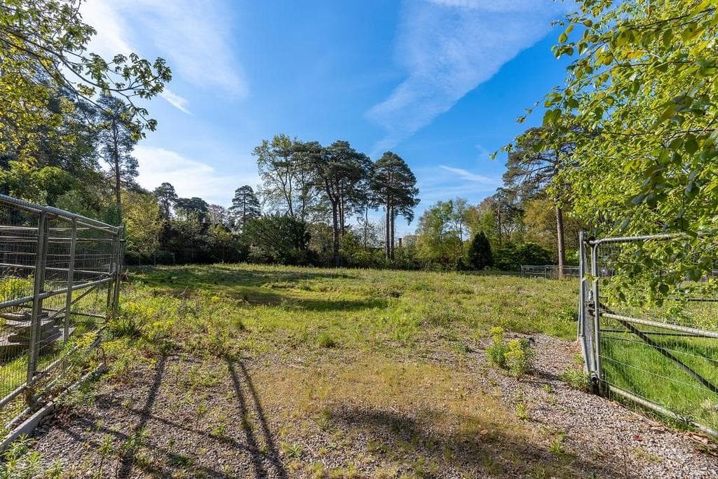 Golf Club Road, St George's Hill, Weybridge, Surrey, KT13 - Image 2