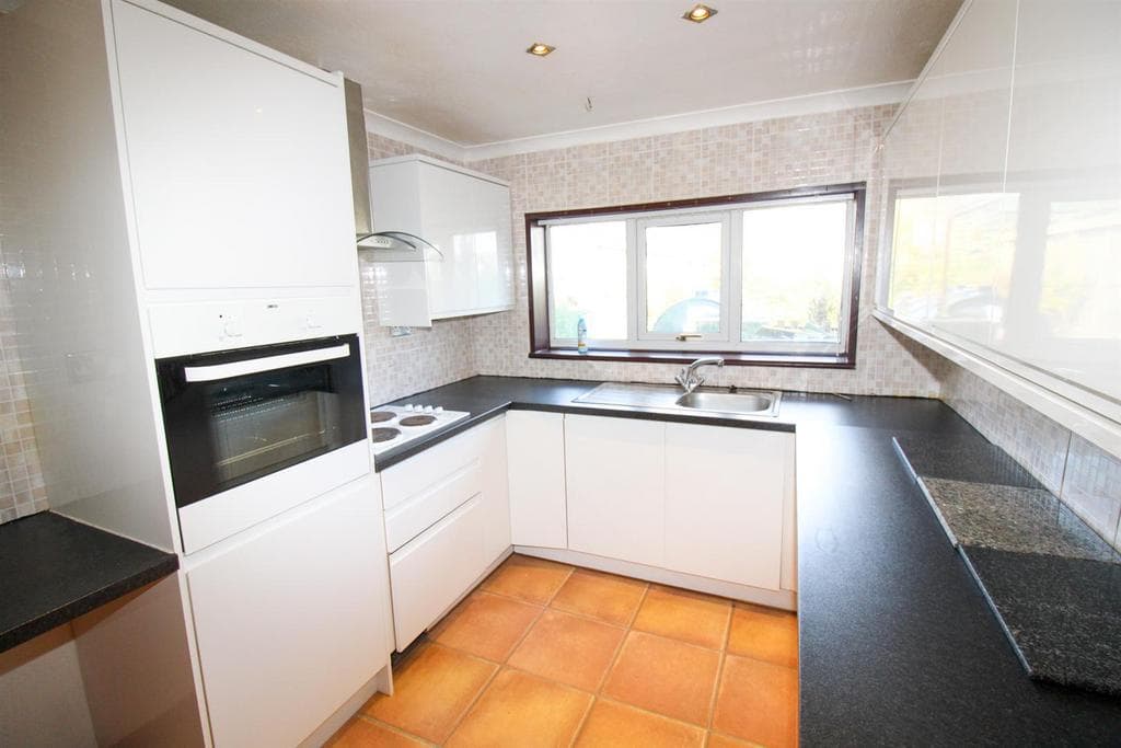 8 Terrace Street, Embo - Image 5