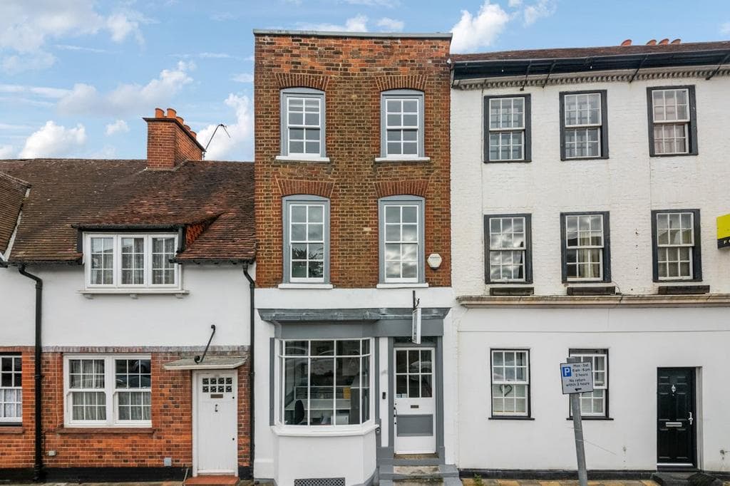 26 Windsor Street, Chertsey, KT16 8AS - Image 1