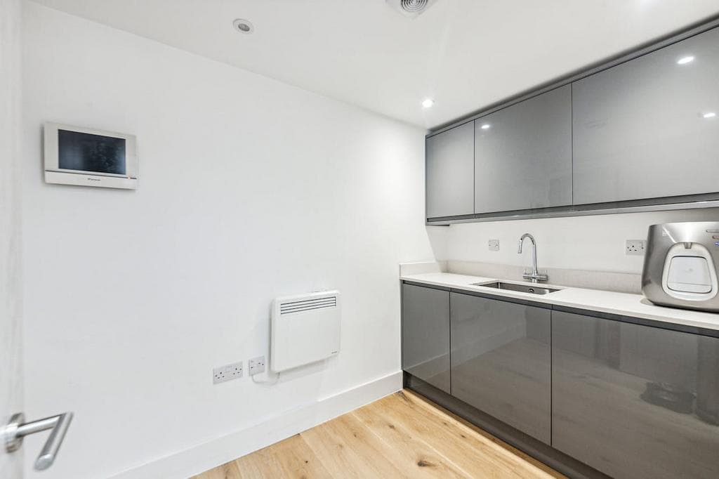 26 Windsor Street, Chertsey, KT16 8AS - Image 4
