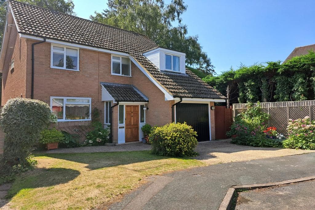 Harwood Road, Marlow - Image 1