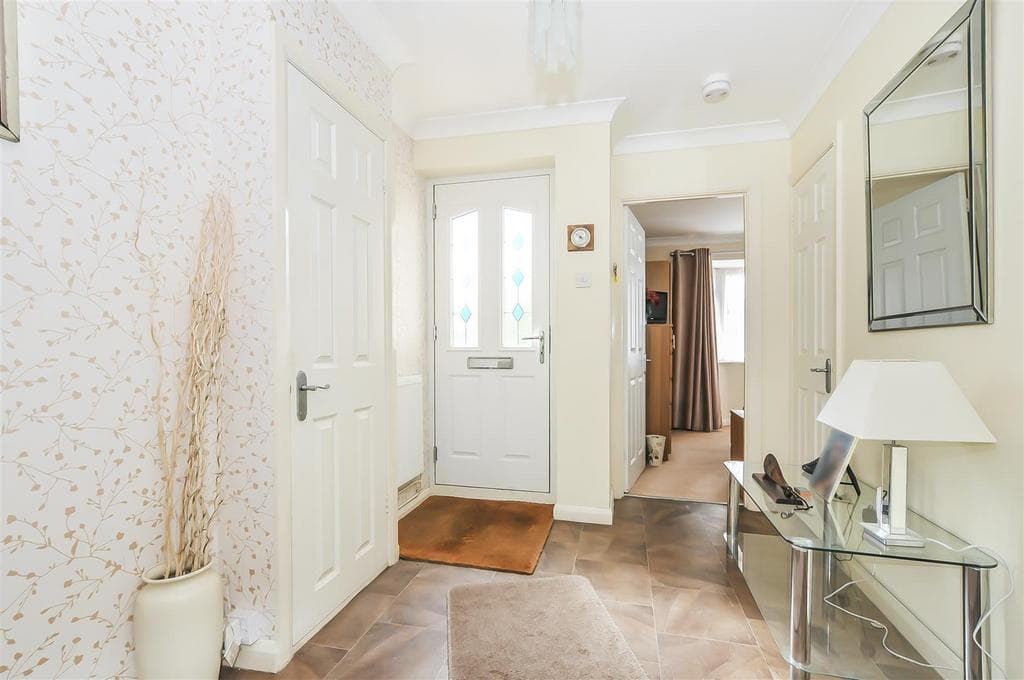 Upcroft, Windsor - Image 3