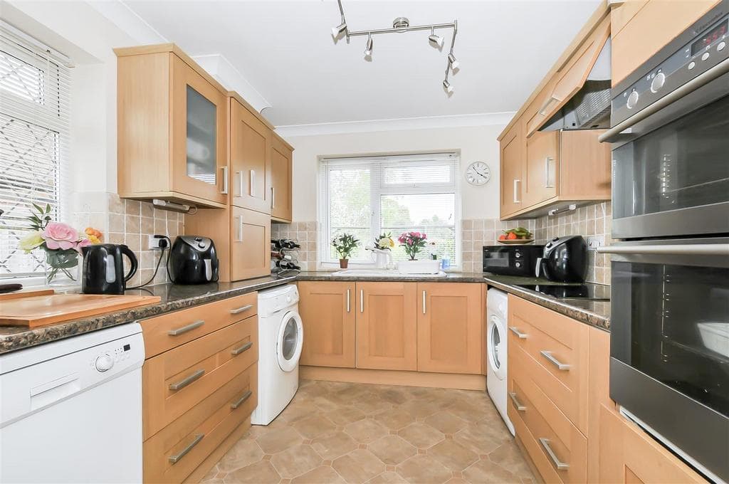 Upcroft, Windsor - Image 5