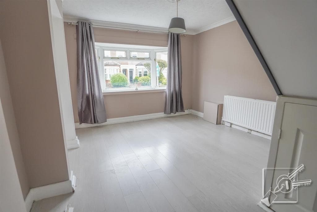 Dover Road, Northfleet, Gravesend - Image 2