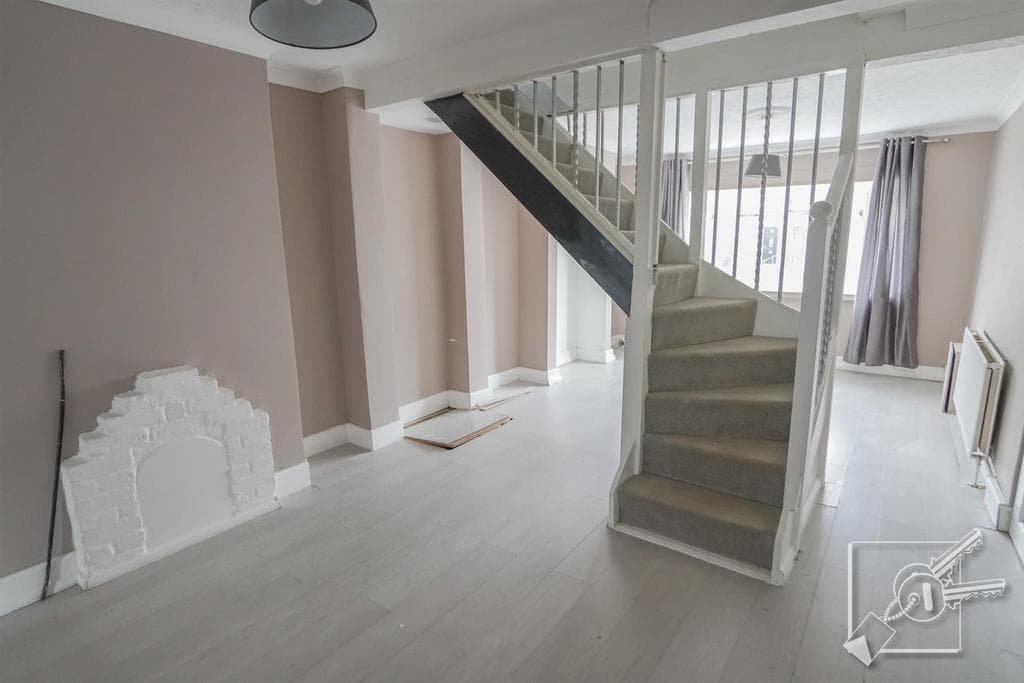 Dover Road, Northfleet, Gravesend - Image 3
