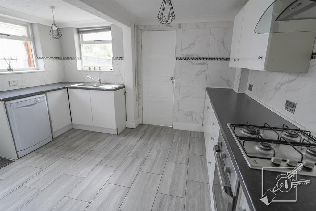 Dover Road, Northfleet, Gravesend - Image 5