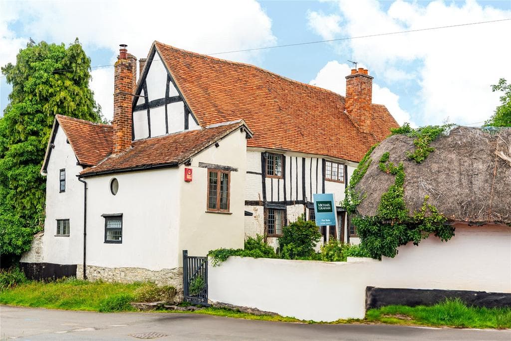 Holly Tree Lane, Cuddington, Buckinghamshire, HP18 - Image 1