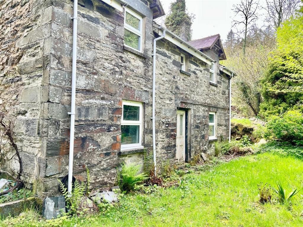 Betws-Y-Coed - Image 1