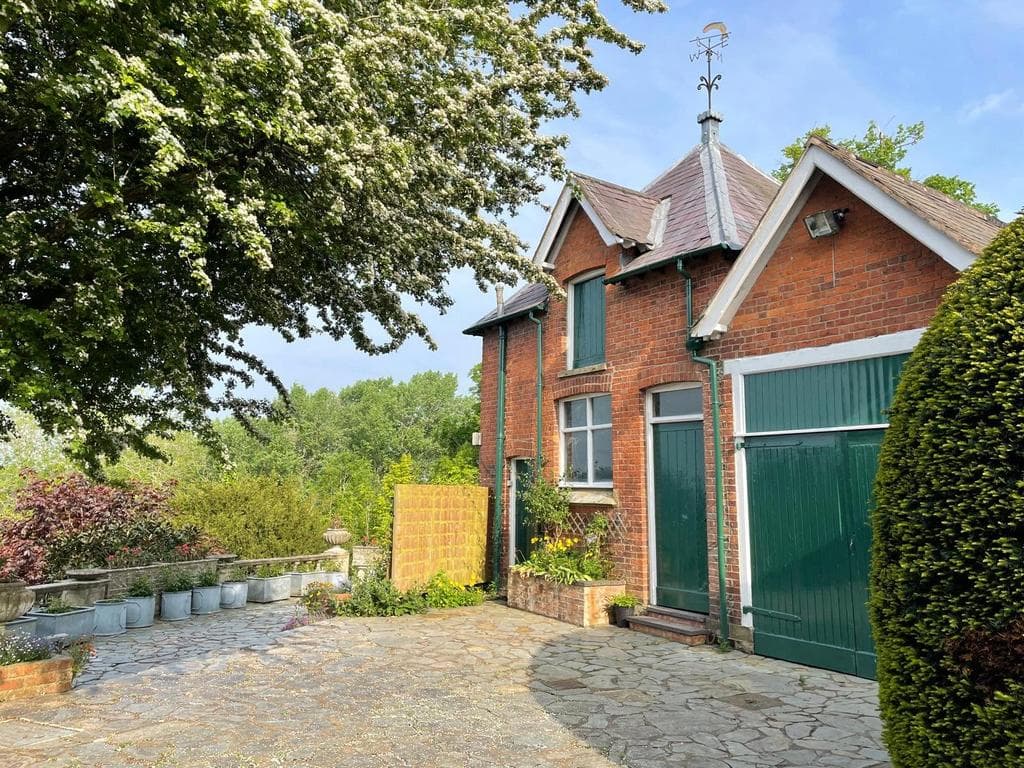 High Street, Overton, Wrexham, LL13 - Image 4