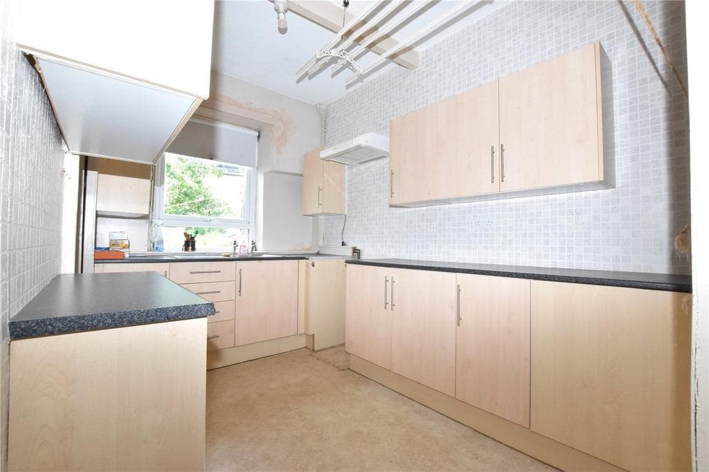 Charlestown Road, Glossop, Derbyshire, SK13 - Image 4