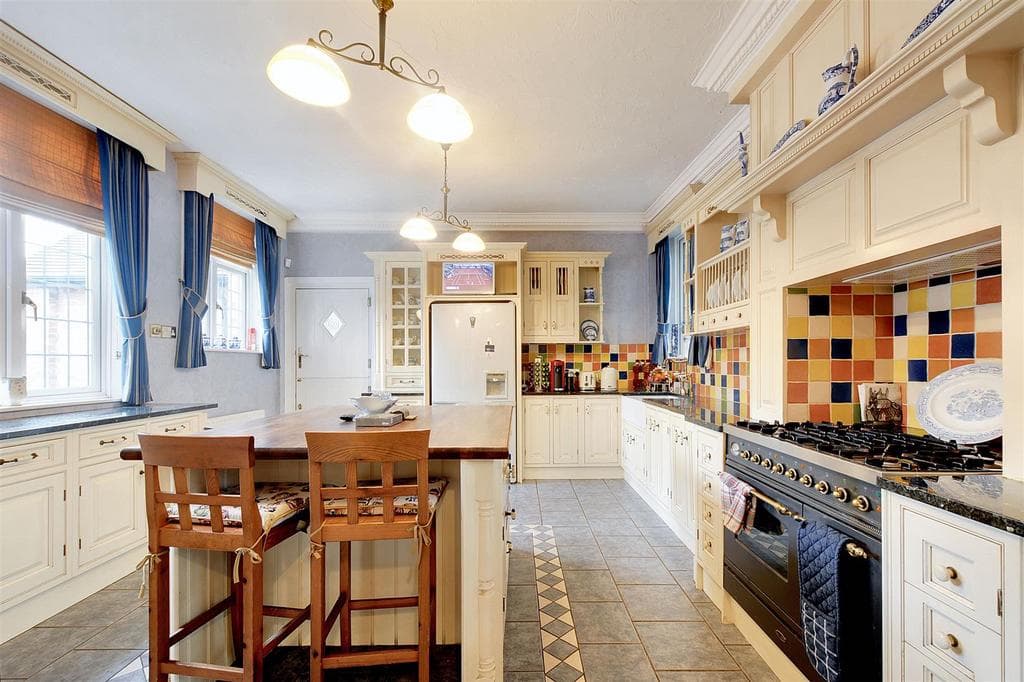 Derby Road, Beeston, Nottingham - Image 3
