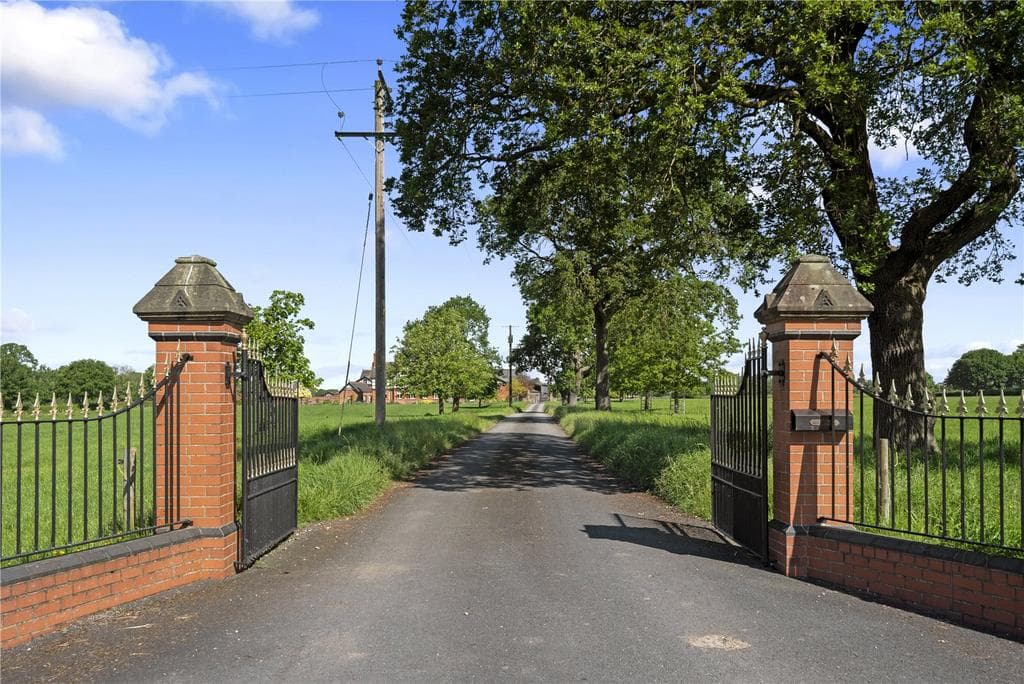 Nantwich Road, Wimboldsley, Nr Middlewich, Cheshire, CW10 - Image 3