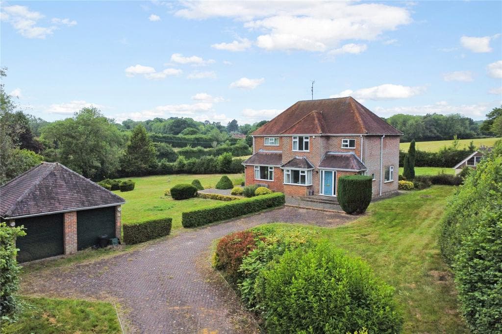 Parrotts Lane, Cholesbury, Tring, Hertfordshire, HP23 - Image 1